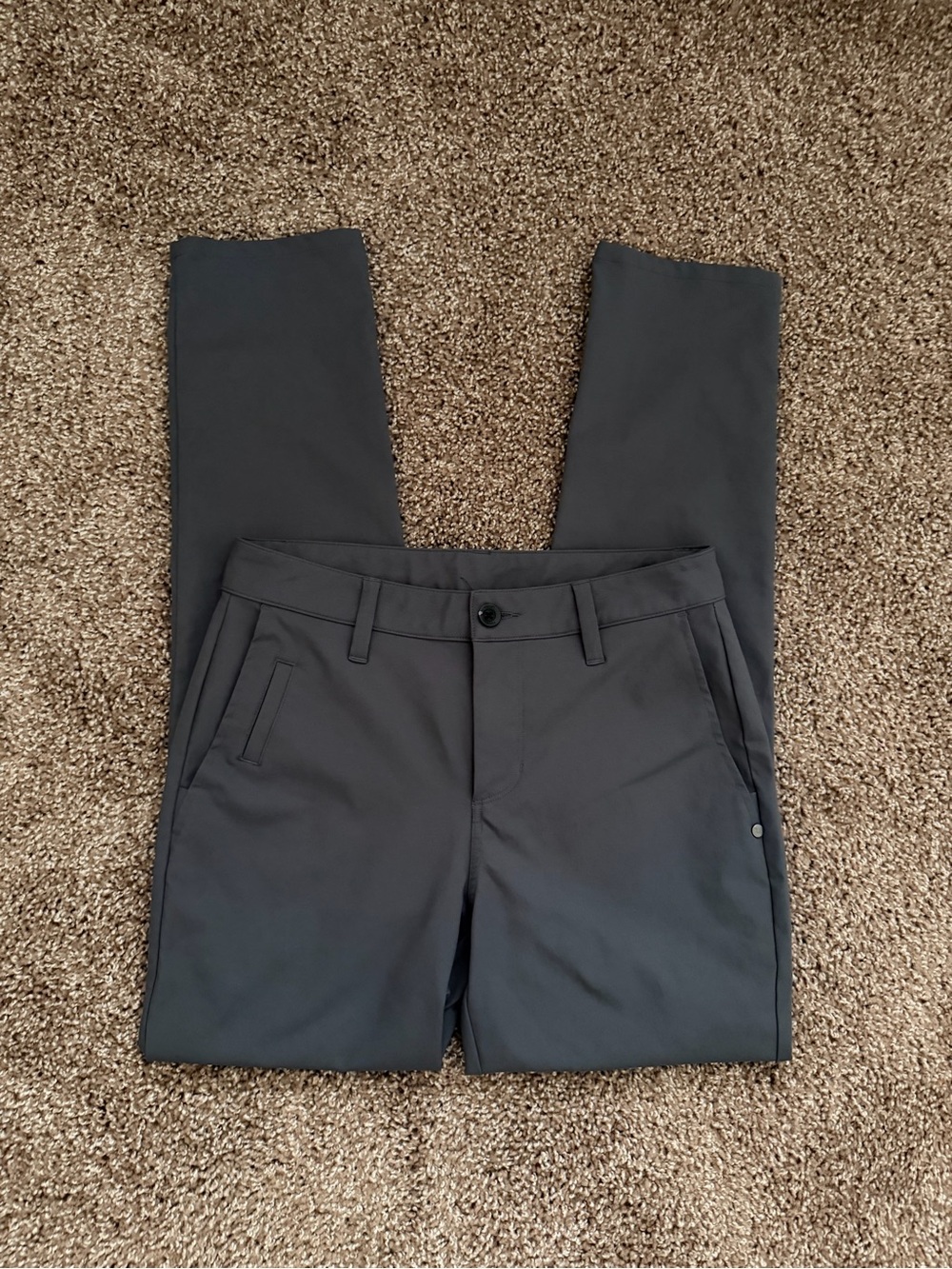 Vuori Men's Slim Chino Pants in Dark Gray
